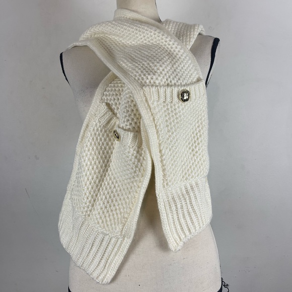 Calvin Klein Cream Pocket Scarf NWOT - Picture 2 of 6